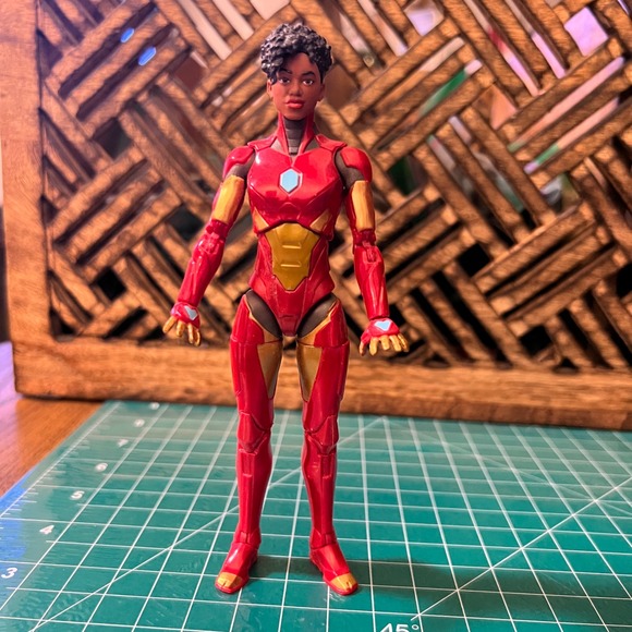 (No Accessories) Marvel Legends Ironheart Action Figure Riri Williams - Picture 1 of 2